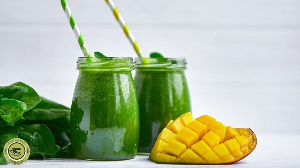 Grüner Mango-Ananas-Smoothie